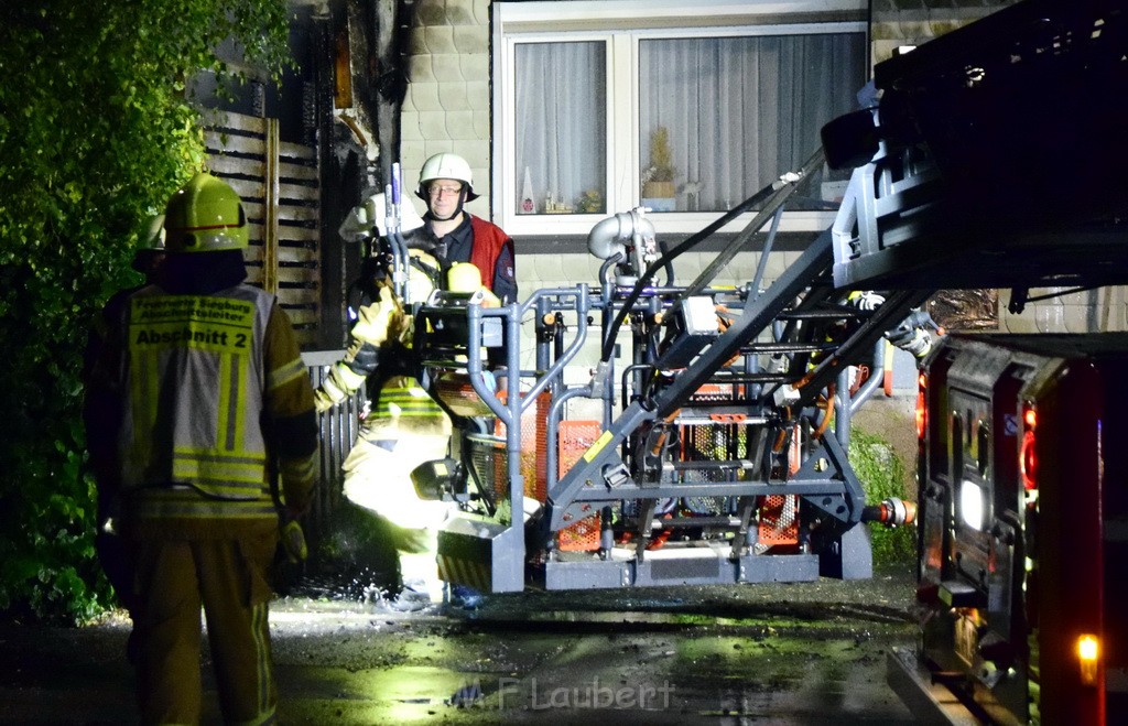 Grossfeuer Einfamilienhaus Siegburg Muehlengrabenstr P0150.JPG - Miklos Laubert